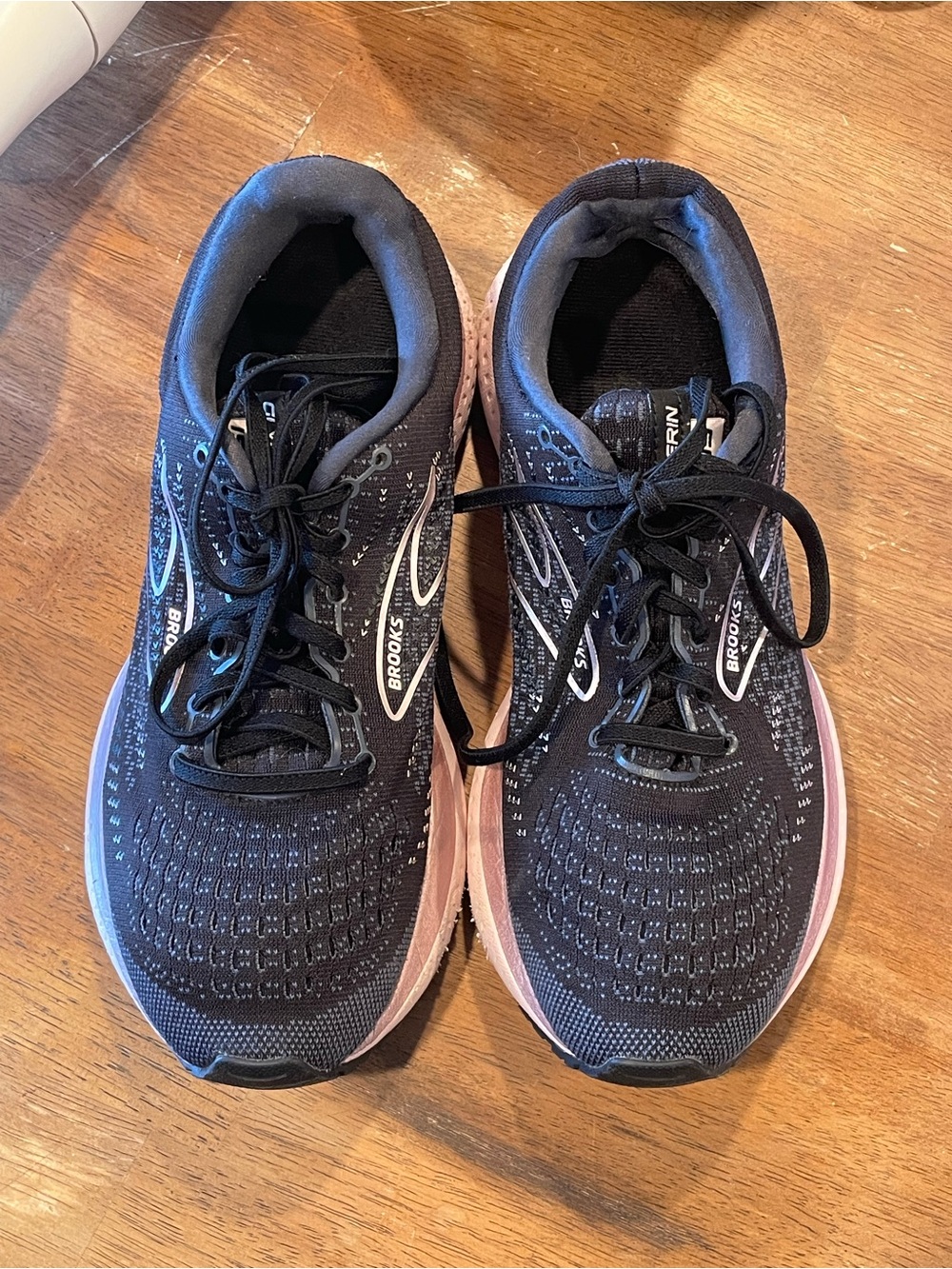 Brooks Glycerin 19 Women’s Black with Pink Trim Athletic Running Shoes 9.5B